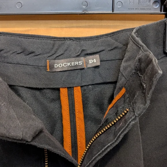 Dockers D4 Khaki Pants Men's 36x30 Black Classic Fit Pleated Relaxed Straight - Picture 9 of 10